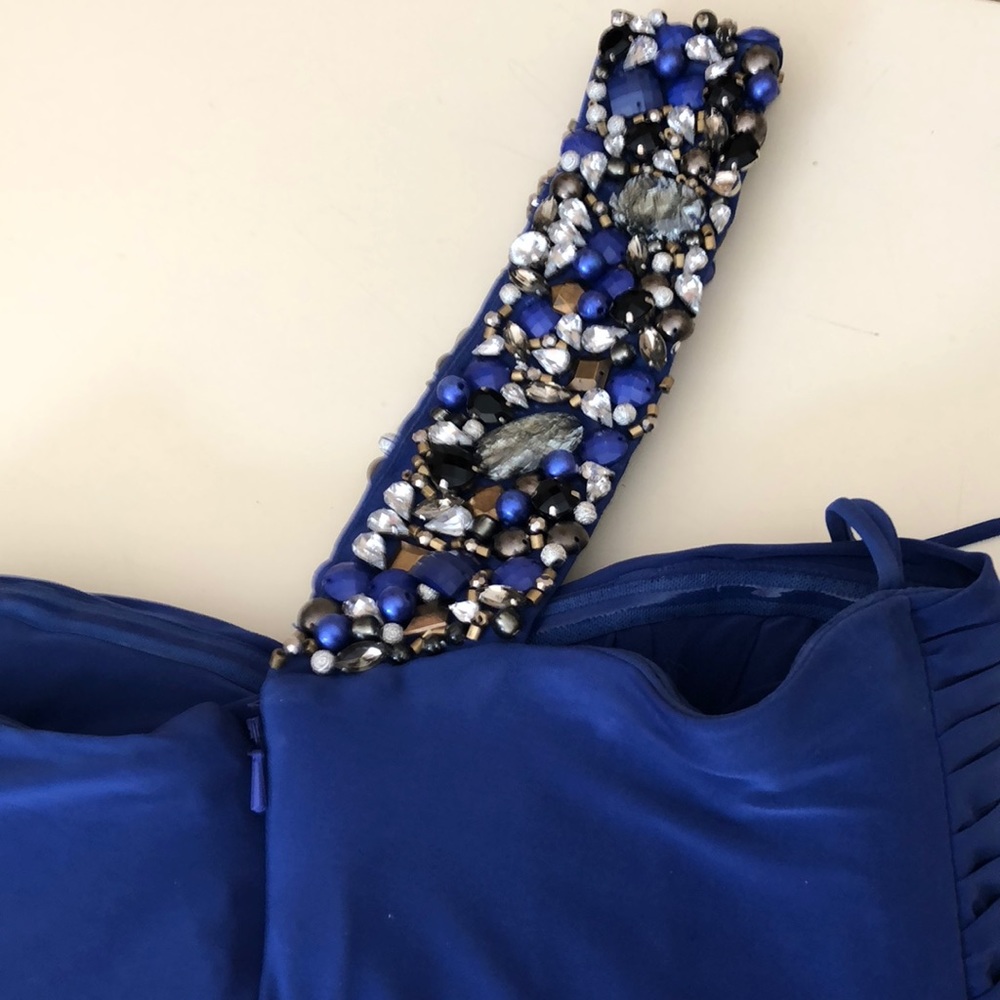 Gown - Picture 5 of 7